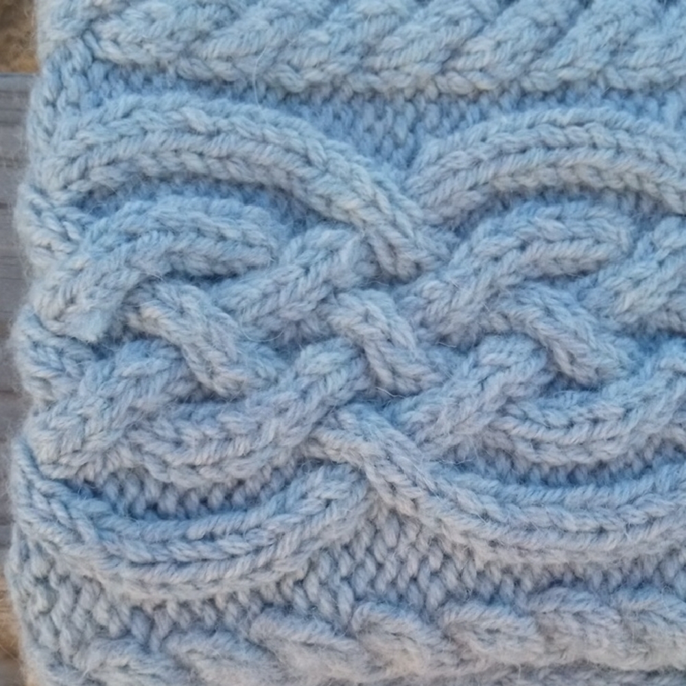 Unisex Chunky Celtic Cables Cowl - Picture 5 of 8